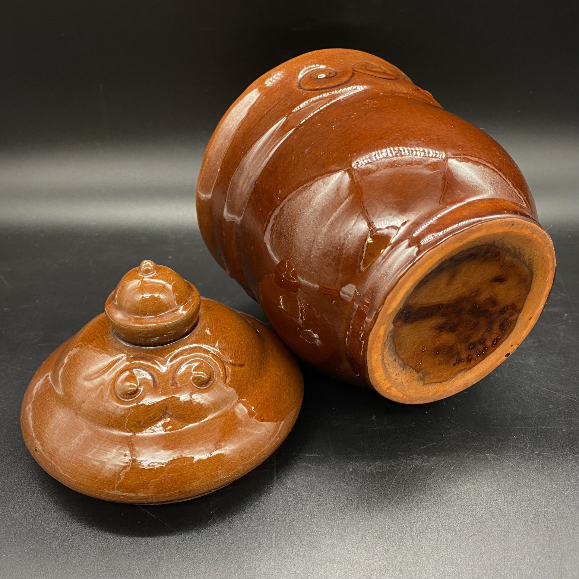 Сахарница с крышкой