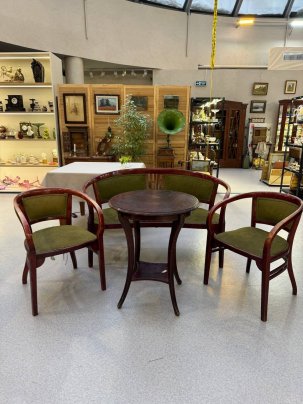 Мебельный гарнитур: диван, два кресла и стол, фирма "Тонет" (Thonet), дерево, ткань