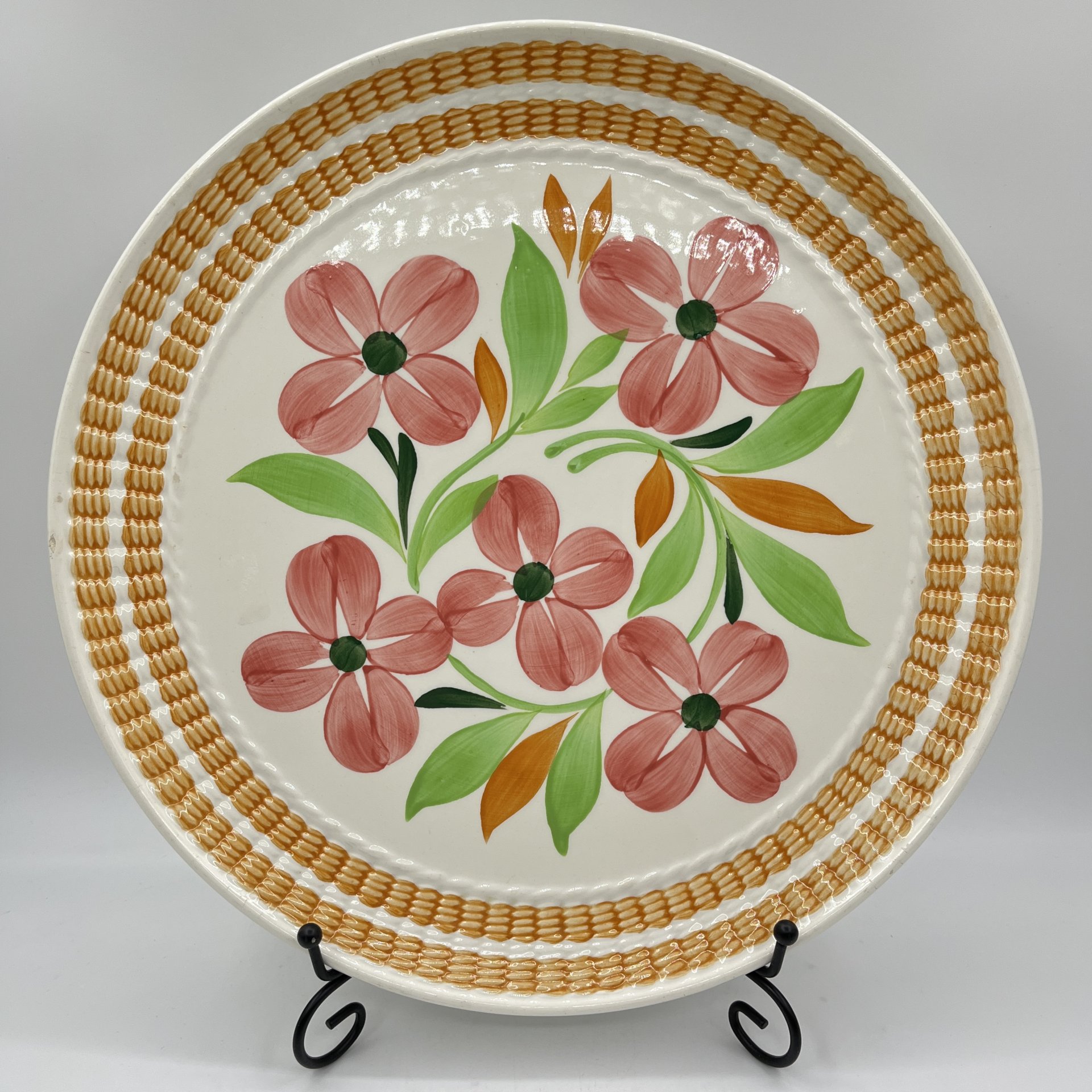 Блюдо, украшенное цветочным декором, Gien