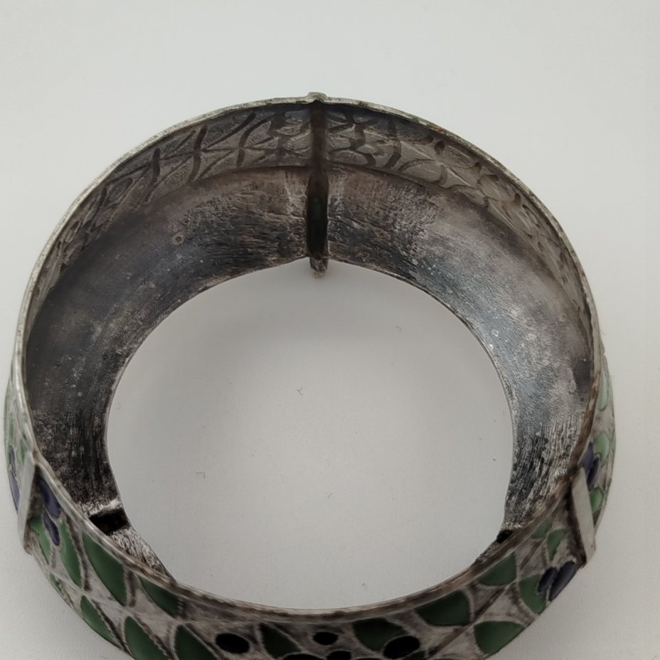 Солонка с растительным декором, мельхиор (медь-никель), эмаль, стекло (вставка), СССР, 1970-1980 гг.