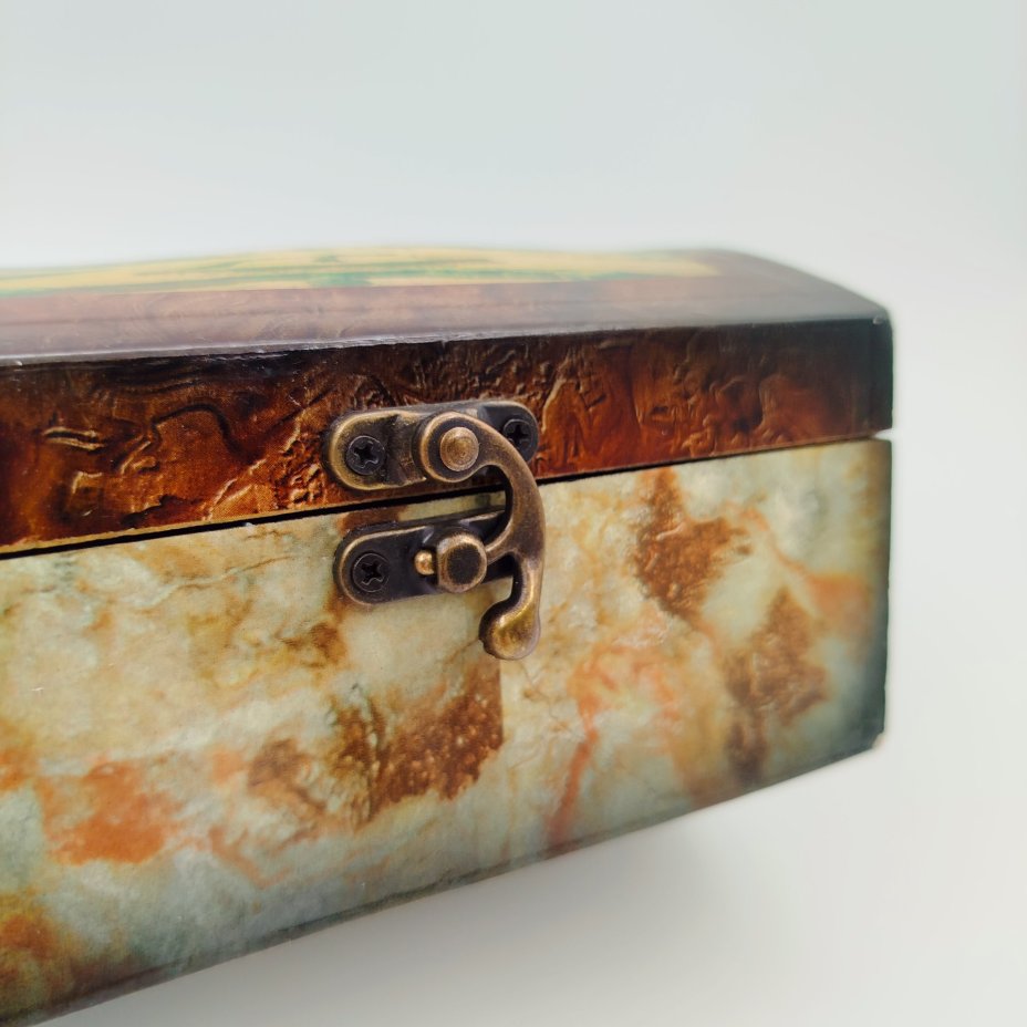 Шкатулка, декорированная изображением архитектурного ансамбля