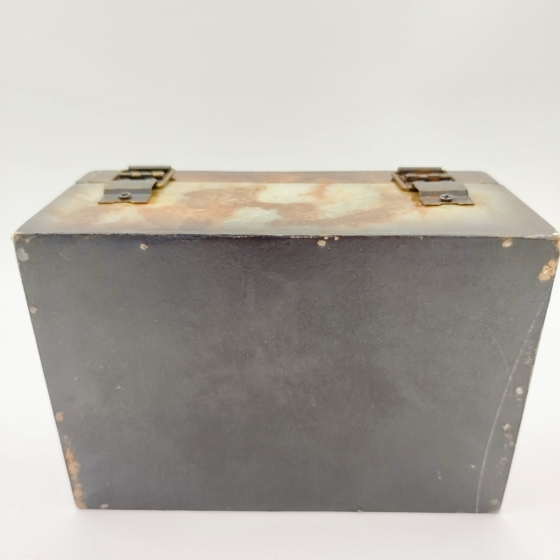 Шкатулка, декорированная изображением архитектурного ансамбля, дерево, бумага, металл, Россия, 2000-2010 гг.