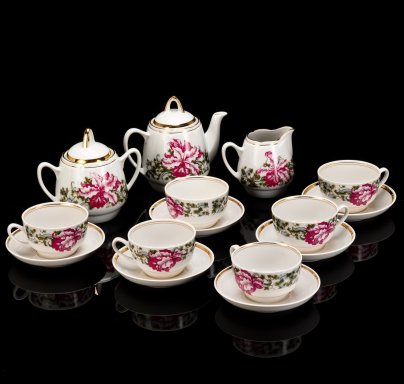 Сервиз чайный "Aija-1" (Айя-1) с цветочным декором на 6 персон (15 предметов), автор формы Зина Улсте, фарфор, деколь, золочение, Рижский фарфорово-фаянсовый завод, СССР, 1970-1980 гг.