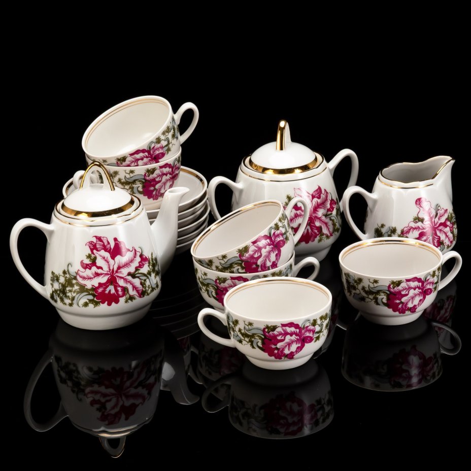 Сервиз чайный "Aija-1" (Айя-1) с цветочным декором на 6 персон (15 предметов), автор формы Зина Улсте, фарфор, деколь, золочение, Рижский фарфорово-фаянсовый завод, СССР, 1970-1980 гг.