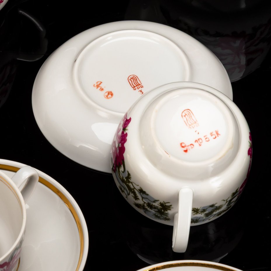 Сервиз чайный "Aija-1" (Айя-1) с цветочным декором на 6 персон (15 предметов), автор формы Зина Улсте, фарфор, деколь, золочение, Рижский фарфорово-фаянсовый завод, СССР, 1970-1980 гг.