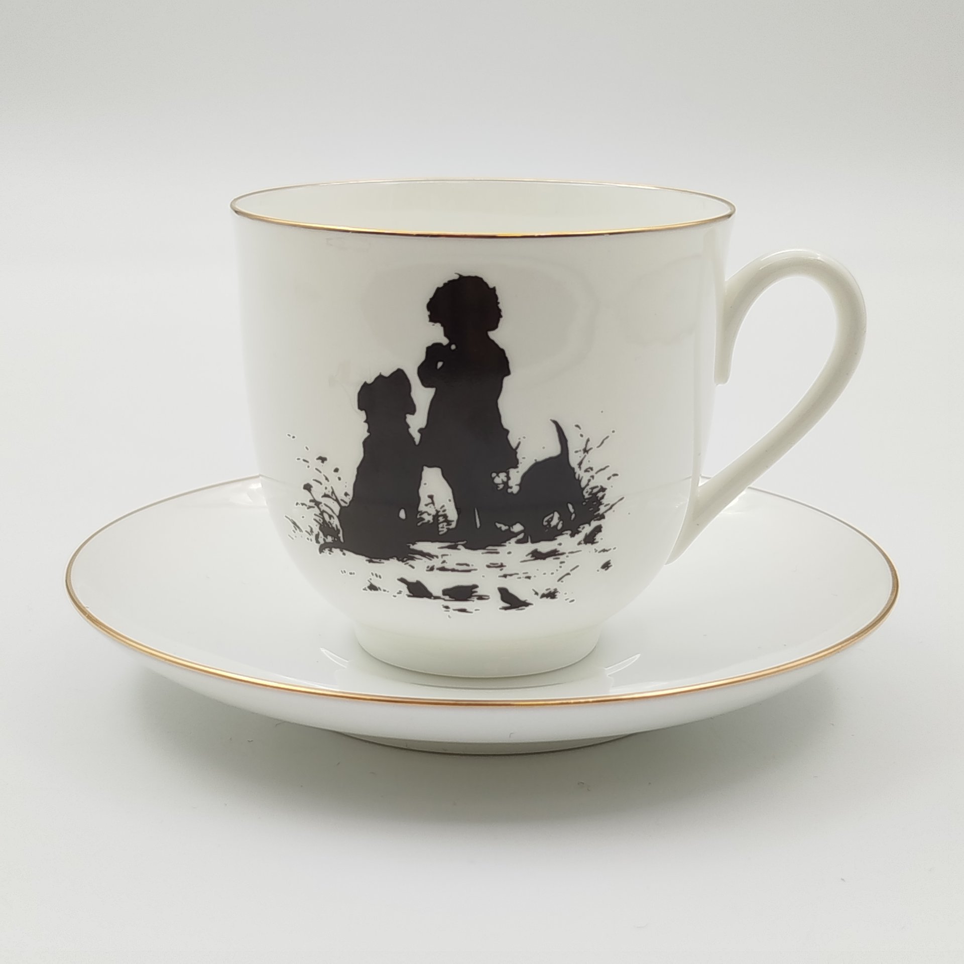 Кофейная пара "Друзья" из серии "Силуэты" по рисункам Елизаветы Бём, форма "Ландыш", автор формы Криммер Э.М.