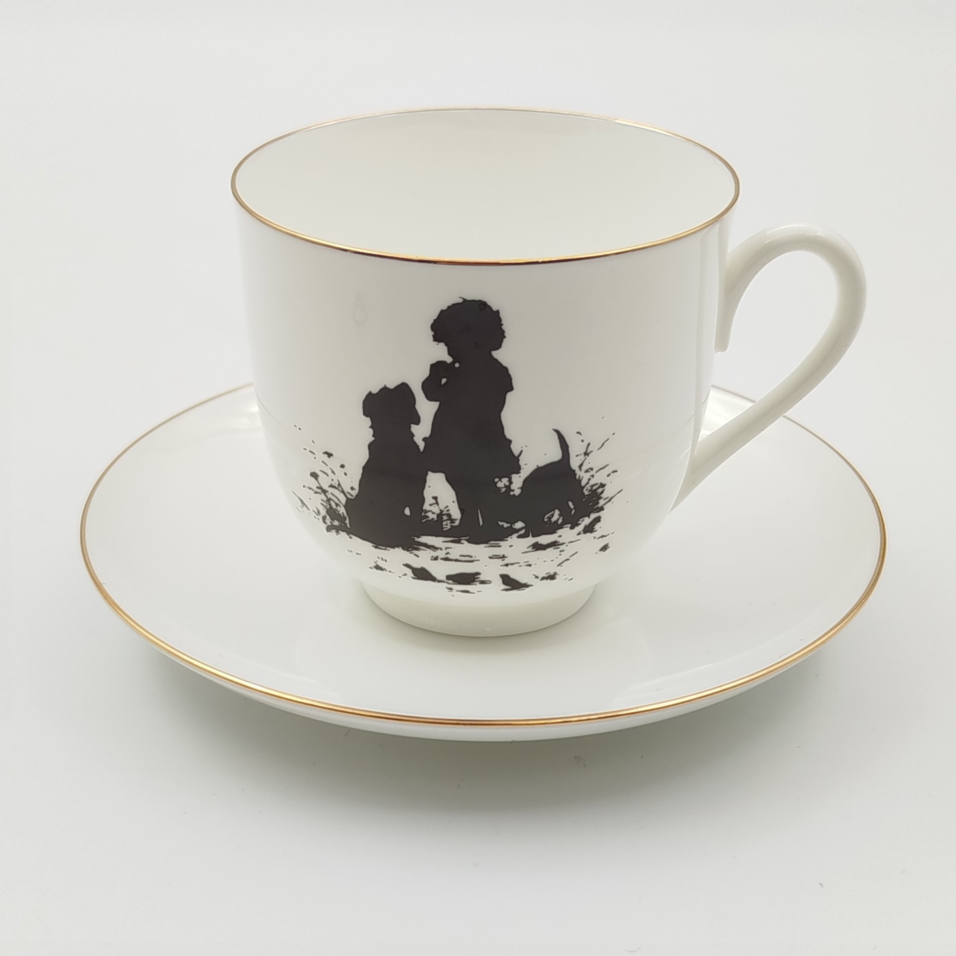 Кофейная пара "Друзья" из серии "Силуэты" по рисункам Елизаветы Бём, форма "Ландыш", автор формы Криммер Э.М.