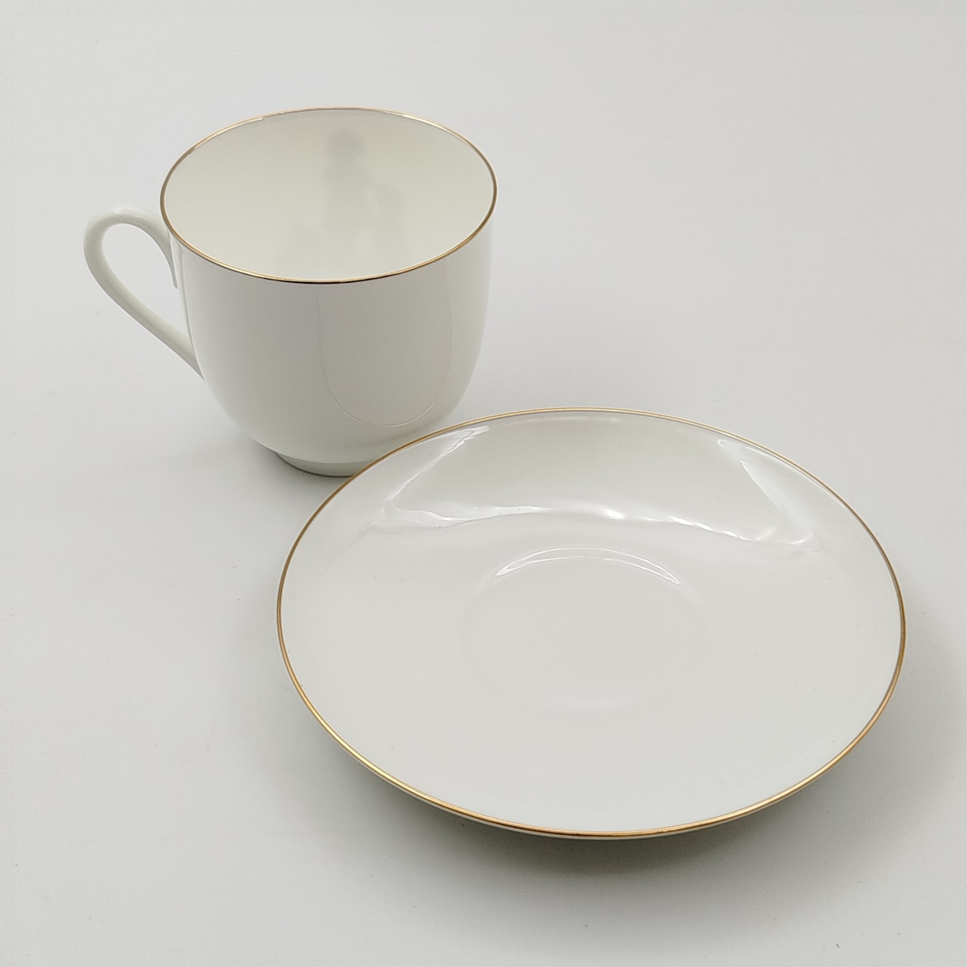 Кофейная пара "Друзья" из серии "Силуэты" по рисункам Елизаветы Бём, форма "Ландыш", автор формы Криммер Э.М.