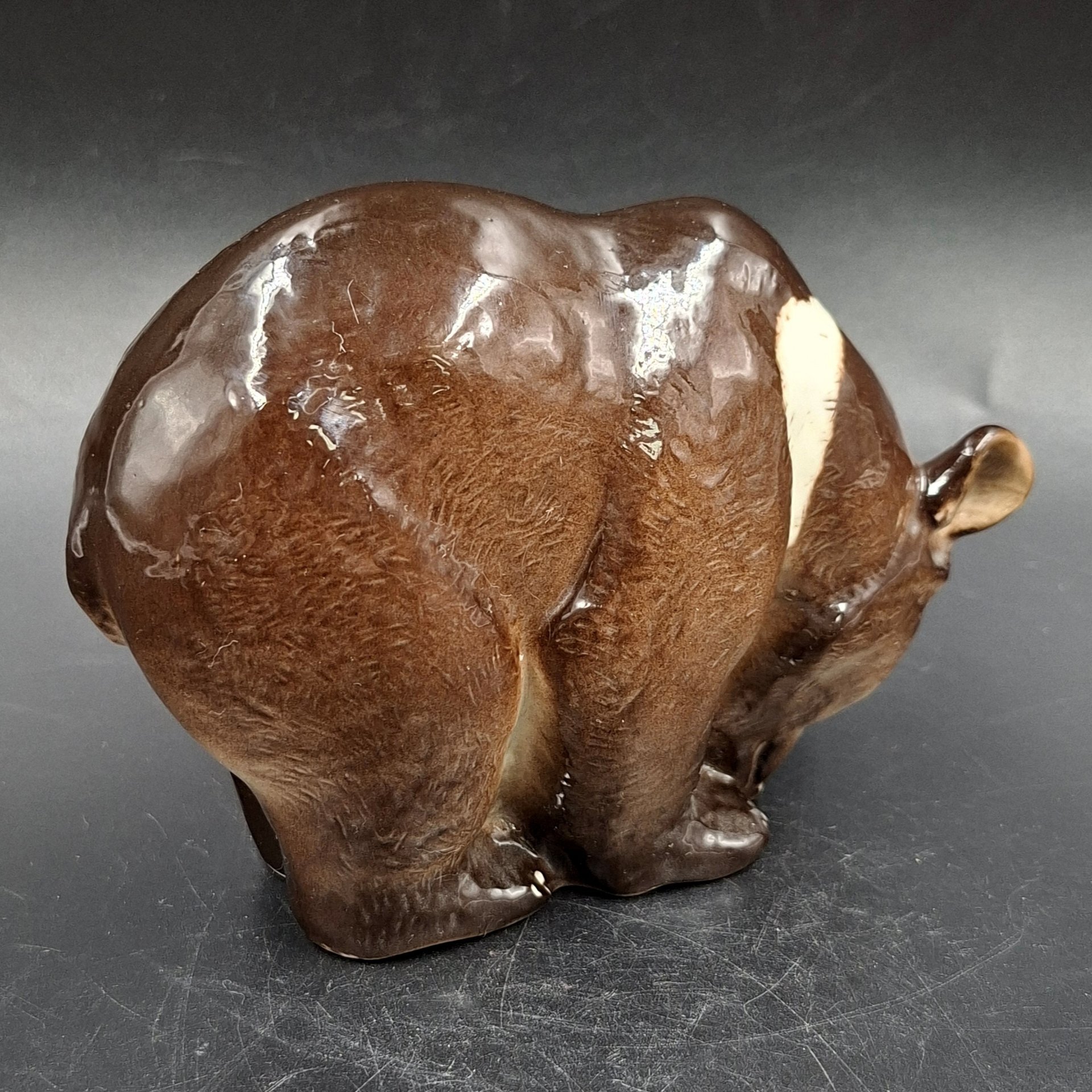 Статуэтка "Гималайский медведь" ("Первый гриб"), скульптор П.П. Веселов, фарфор, аэрография, роспись, Ленинградский фарфоровый завод (ЛФЗ), СССР, 1970-1992 гг.