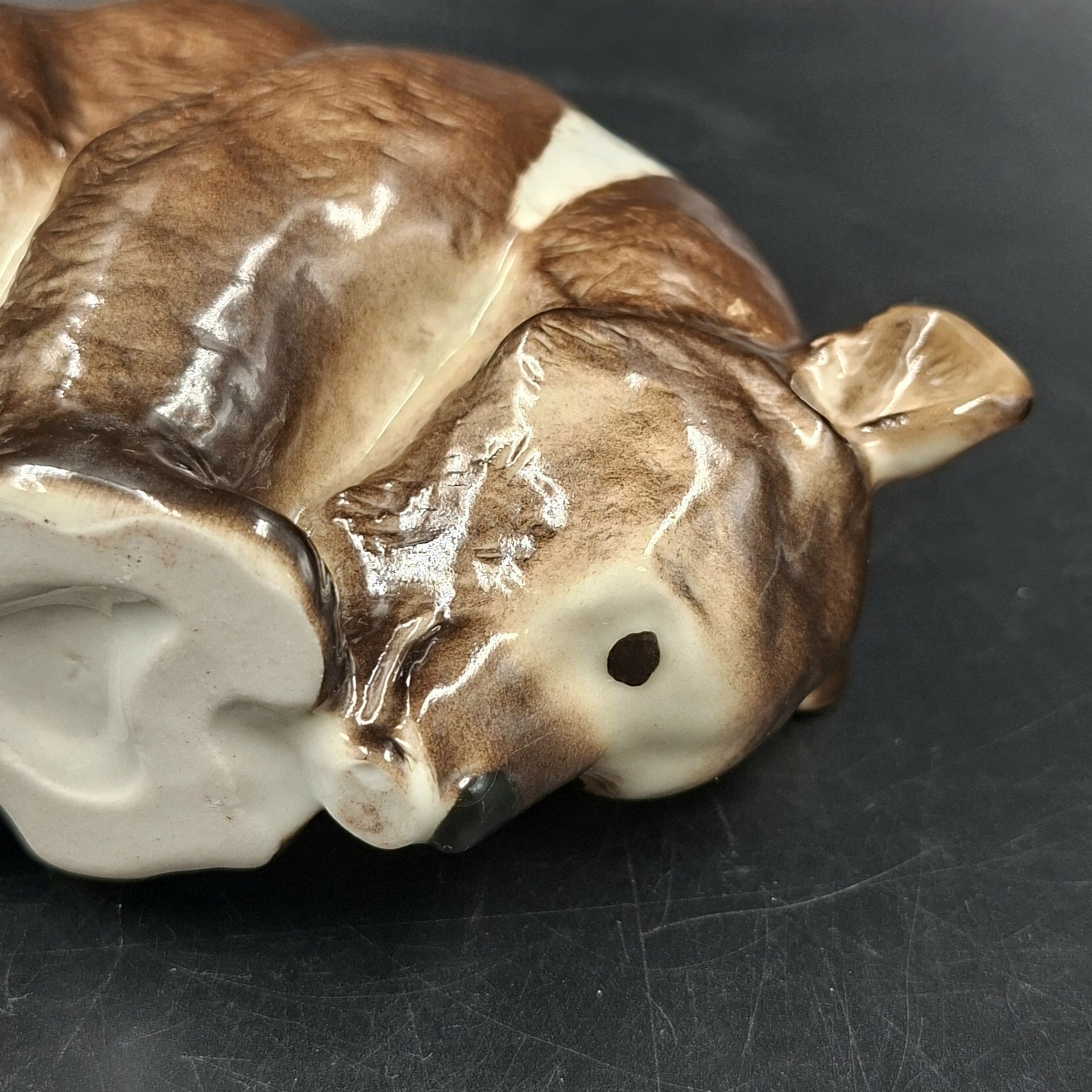 Статуэтка "Гималайский медведь" ("Первый гриб"), скульптор П.П. Веселов, фарфор, аэрография, роспись, Ленинградский фарфоровый завод (ЛФЗ), СССР, 1970-1992 гг.