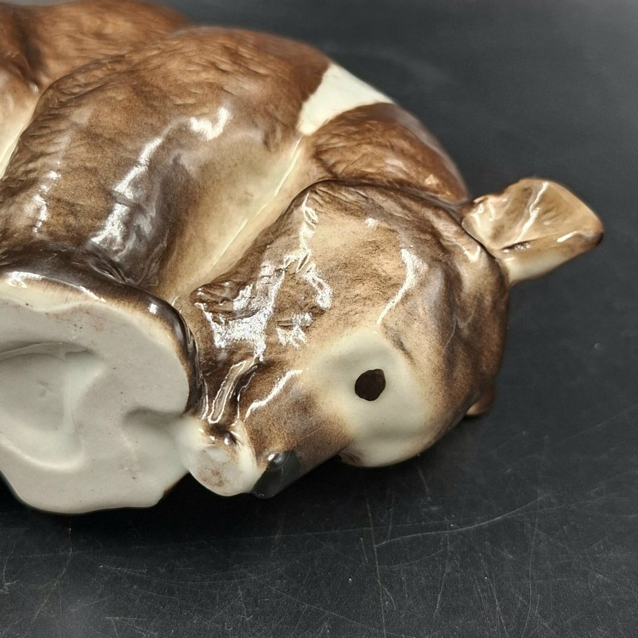 Статуэтка "Гималайский медведь" ("Первый гриб"), скульптор П.П. Веселов, фарфор, аэрография, роспись, Ленинградский фарфоровый завод (ЛФЗ), СССР, 1970-1992 гг.