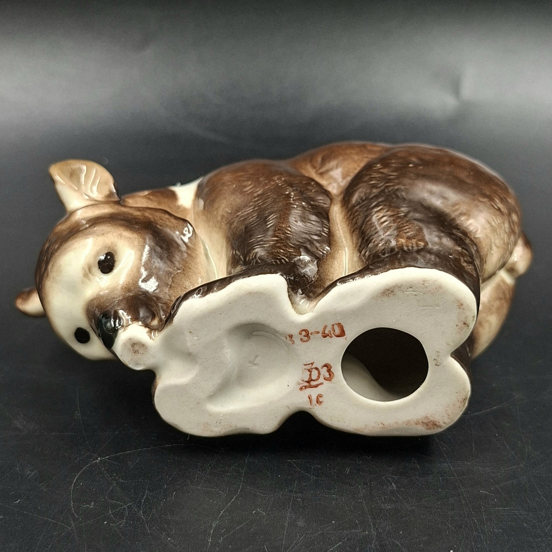 Статуэтка "Гималайский медведь" ("Первый гриб"), скульптор П.П. Веселов, фарфор, аэрография, роспись, Ленинградский фарфоровый завод (ЛФЗ), СССР, 1970-1992 гг.