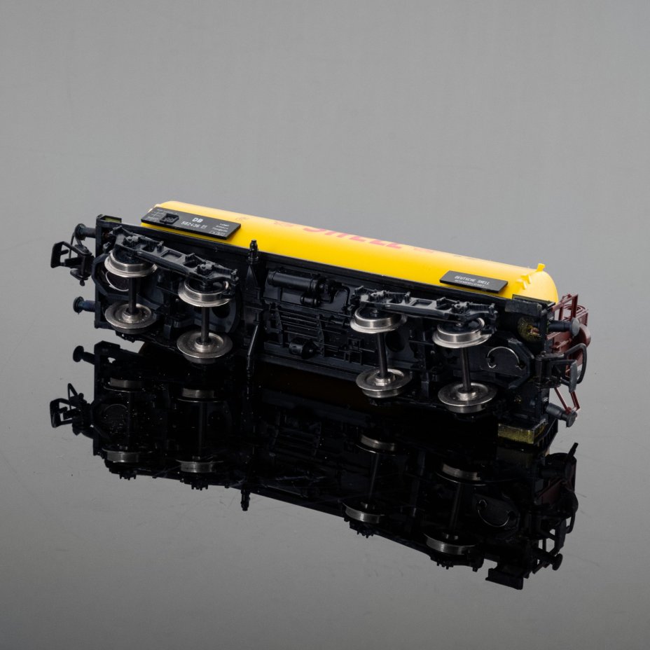 Модель железнодорожного вагона-цистерны "SHELL" (1:87), Piko