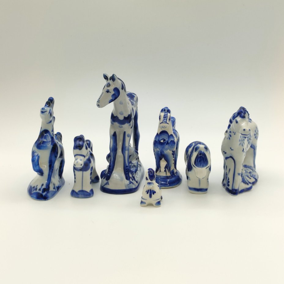 Набор из семи статуэток "Лошадки", Гжель