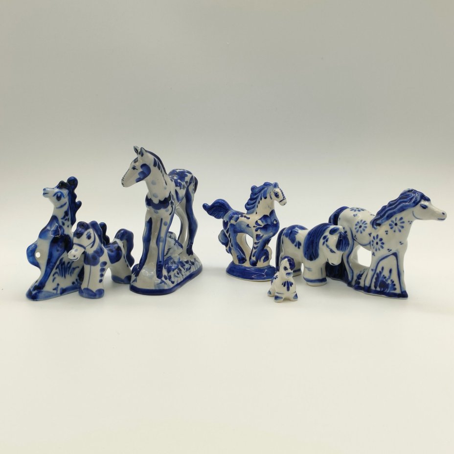Набор из семи статуэток "Лошадки", Гжель