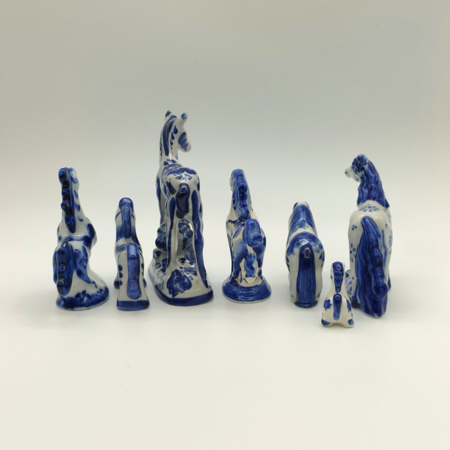 Набор из семи статуэток "Лошадки", Гжель