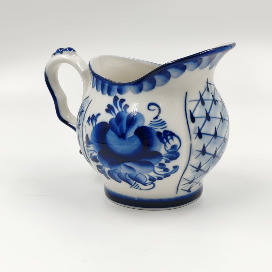 Молочник (сливочник) с цветочным декором, фарфор, роспись, Россия, 1990-2010 гг.