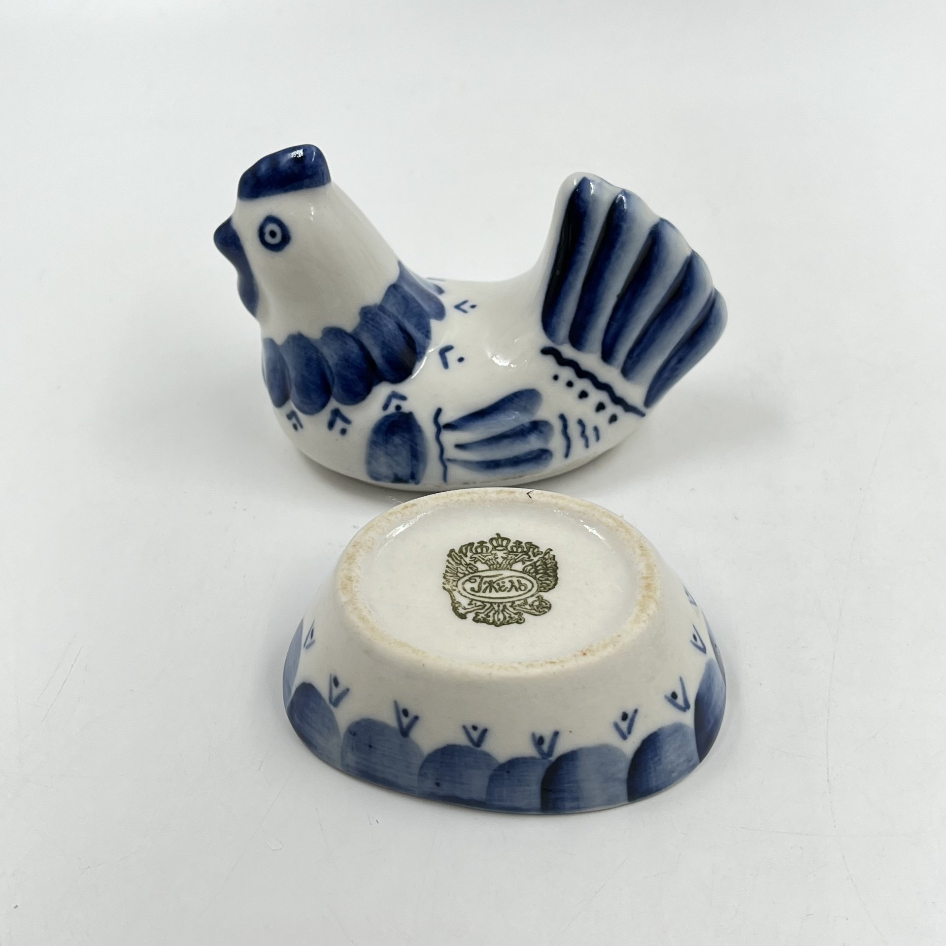 Солонка "Курочка", Гжель, фарфор, роспись, Россия, 1990-2000 гг.