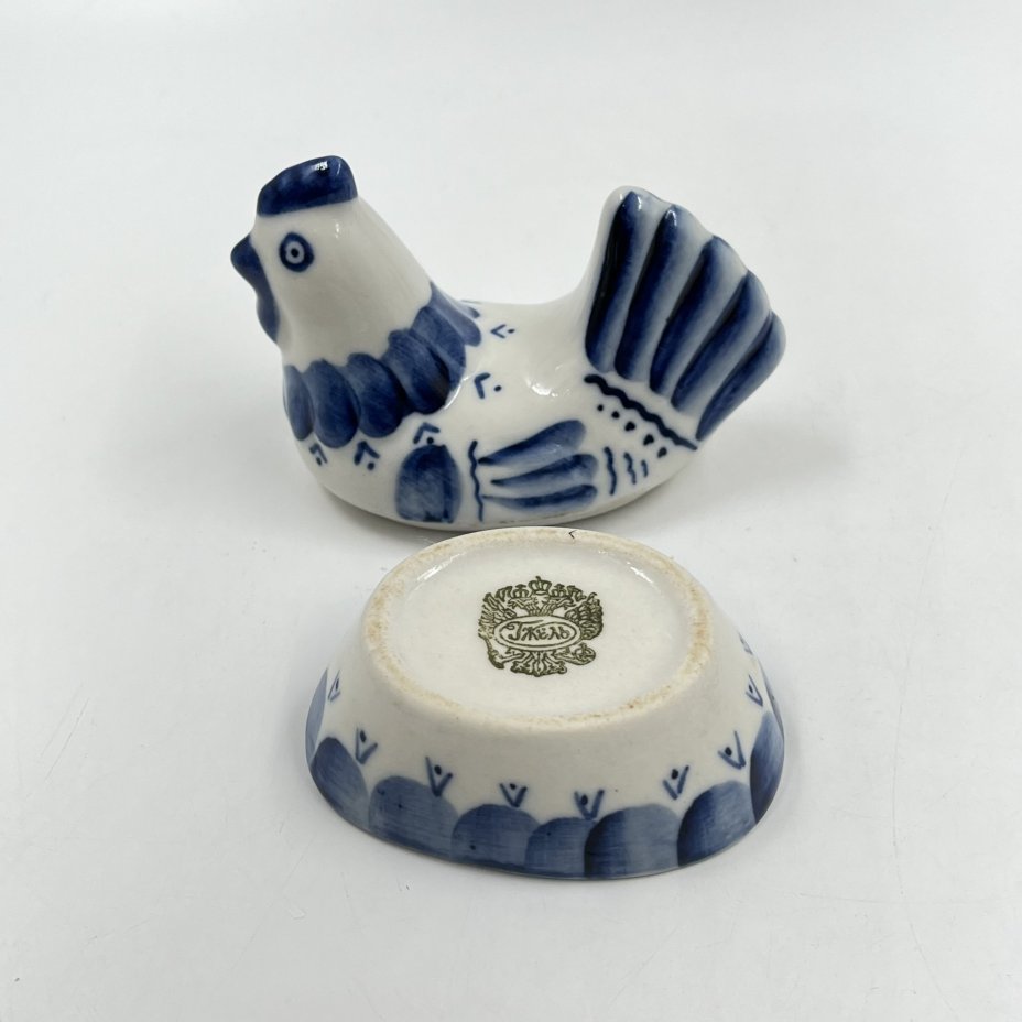 Солонка "Курочка", Гжель, фарфор, роспись, Россия, 1990-2000 гг.