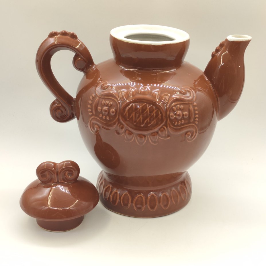 Доливной чайник с монохромным абстрактным декором