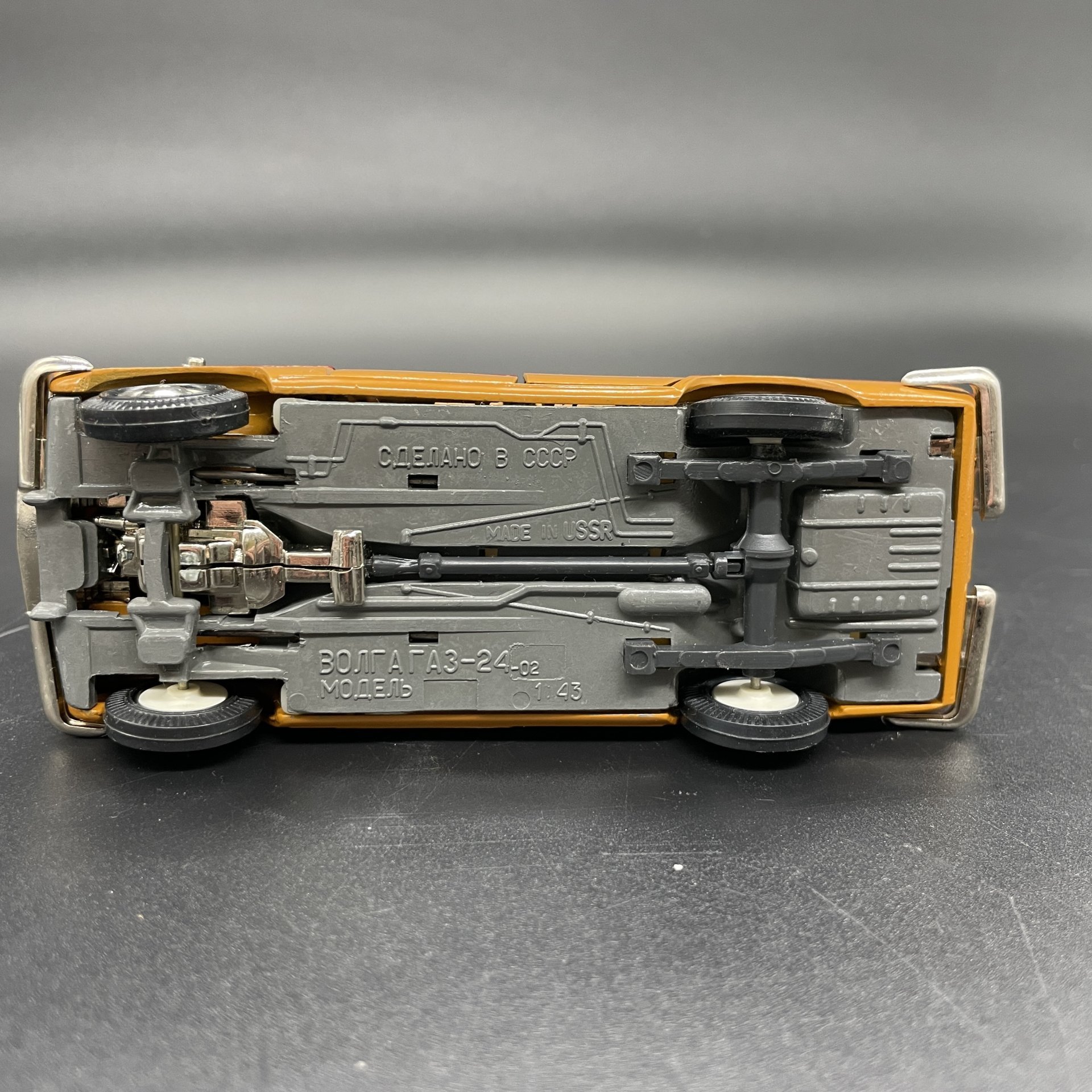 Модель автомобиля "ГАЗ-24" (аэрофлот) 1:43