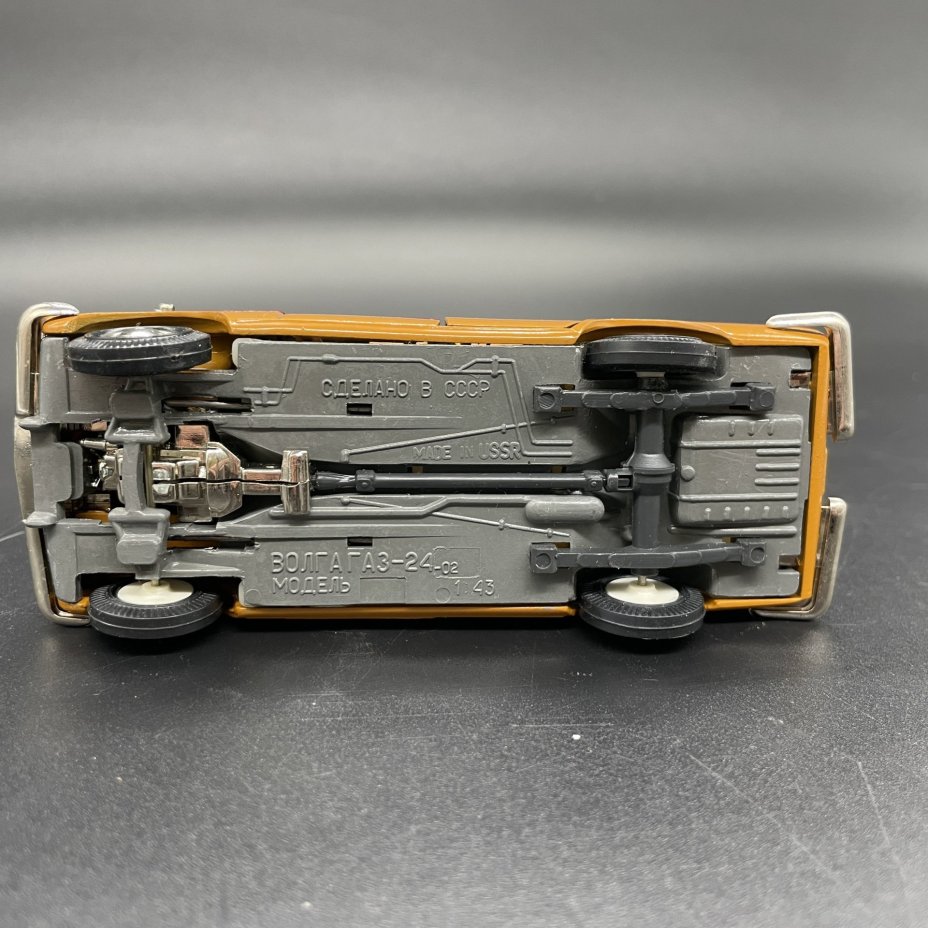 Модель автомобиля "ГАЗ-24" (аэрофлот) 1:43