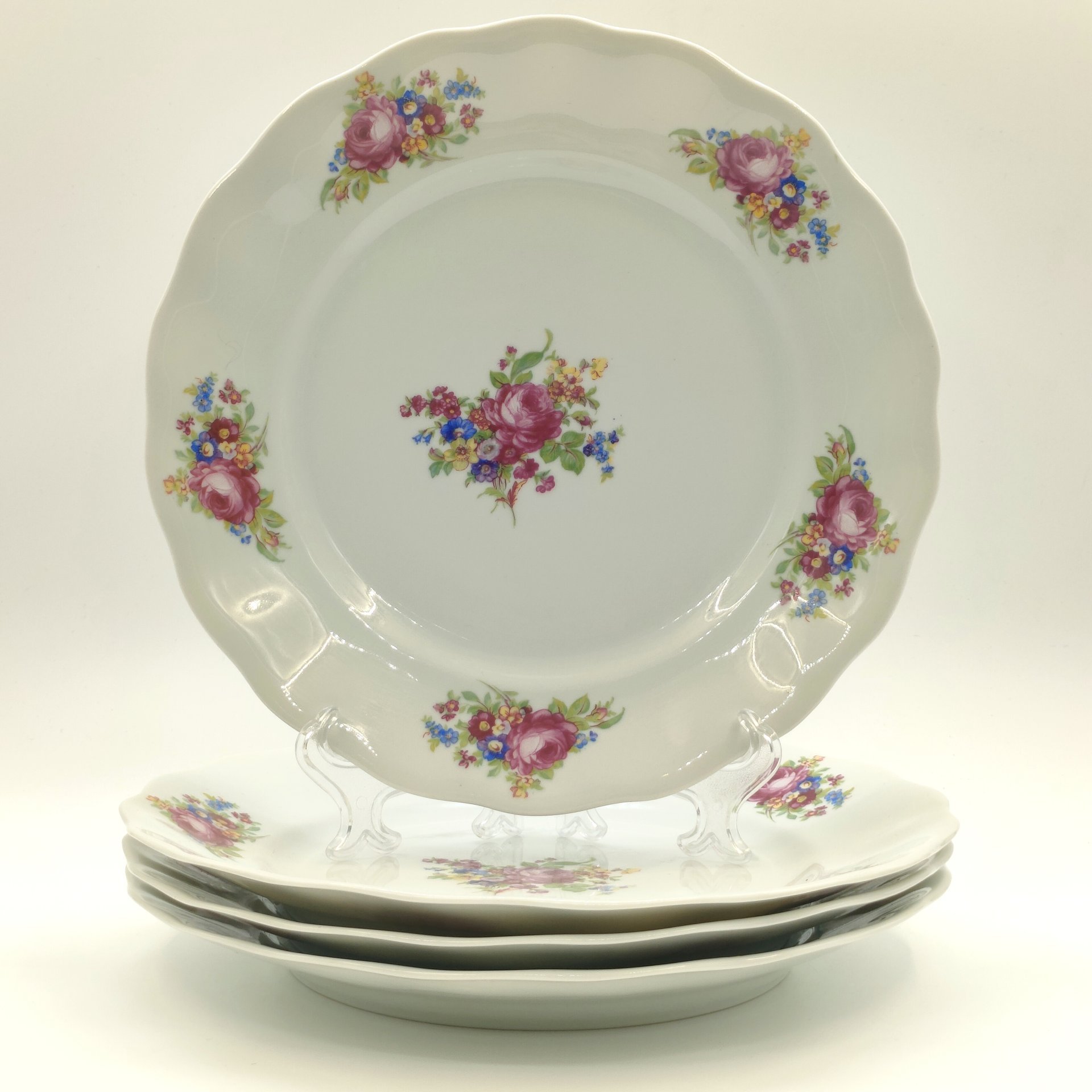 Набор из 4-х обеденных тарелок, украшенных мейсенским букетом, фарфор, деколь, Karolina (Фарфоровая мануфактура «Каролина», Польша), Польша, 1960-1980 гг.