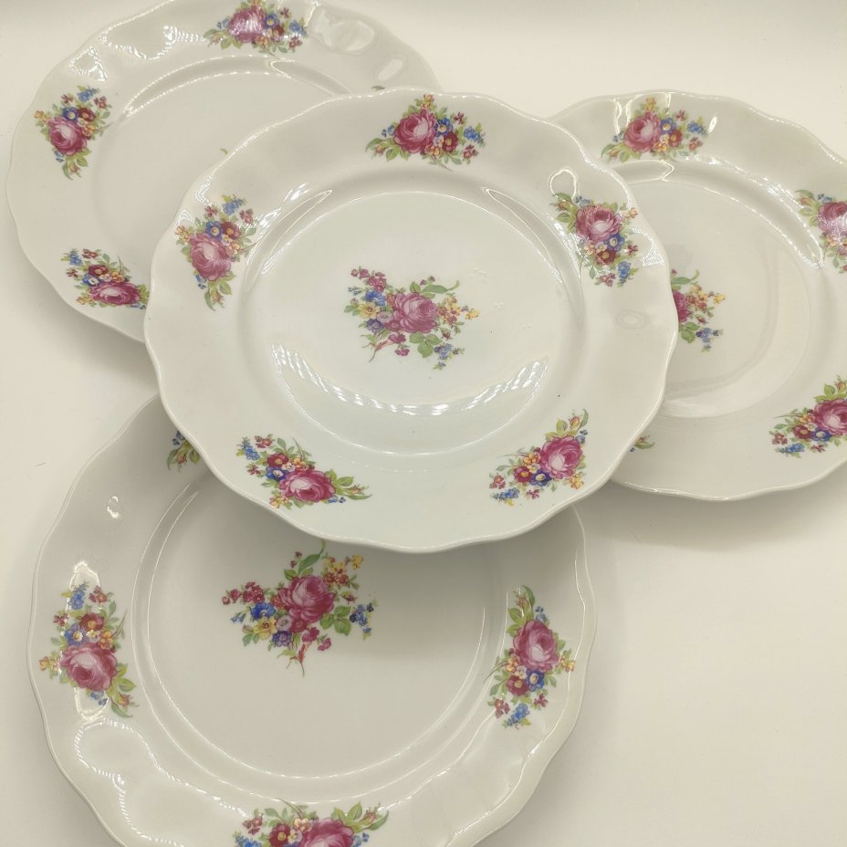 Набор из 4-х обеденных тарелок, украшенных мейсенским букетом, фарфор, деколь, Karolina (Фарфоровая мануфактура «Каролина», Польша), Польша, 1960-1980 гг.