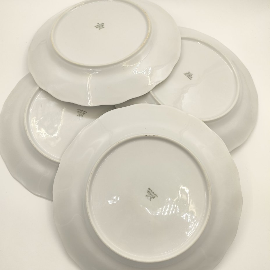 Набор из 4-х обеденных тарелок, украшенных мейсенским букетом, фарфор, деколь, Karolina (Фарфоровая мануфактура «Каролина», Польша), Польша, 1960-1980 гг.