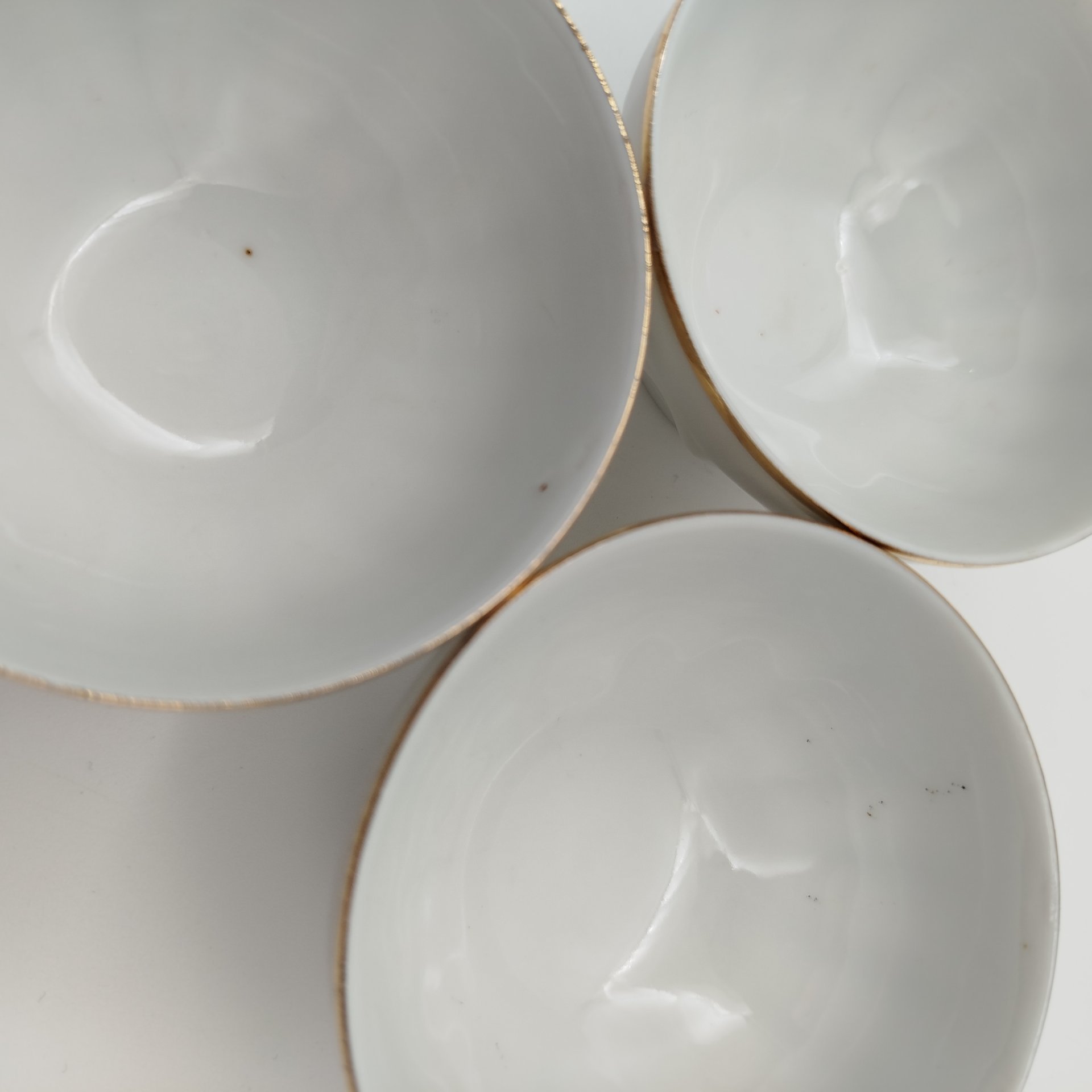 Набор из 5-ти пиал, украшенных изображением роз, фарфор, деколь, золочение, Западная Европа, 1960-1980 гг.