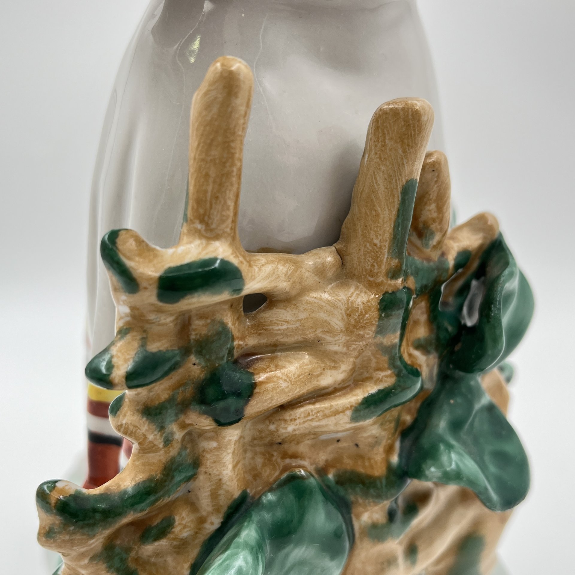 Статуэтка "Любит-не-любит" (Гадание на ромашке), скульптор О.Л. Жникруп, фарфор, роспись, Полонский завод художественной керамики (Полонное ЗХК), СССР, 1973-1991 гг.