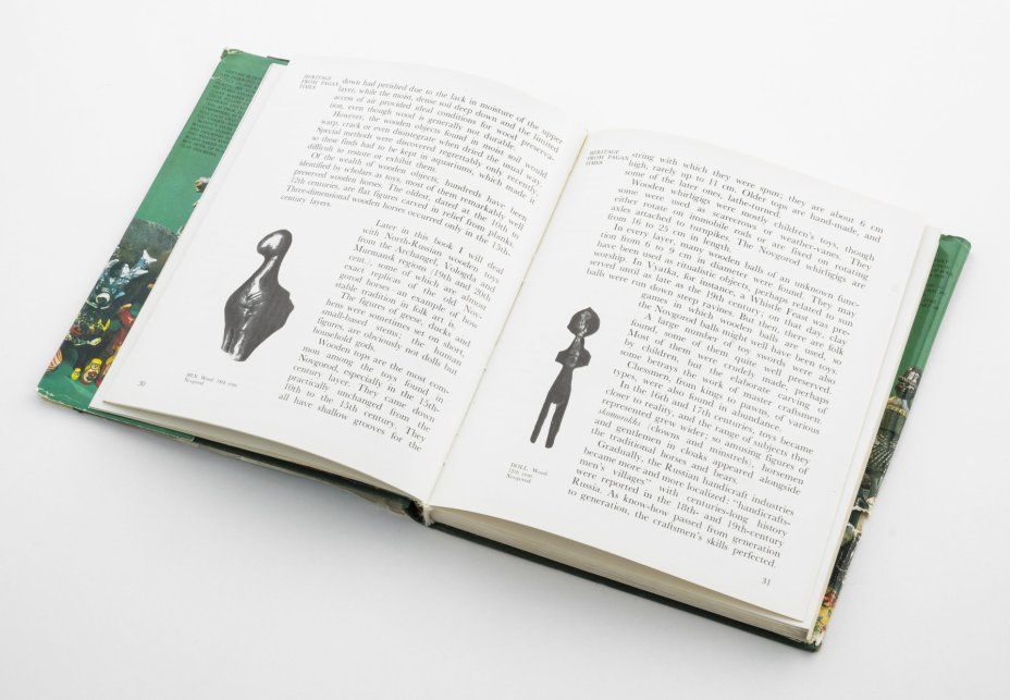 Книга на английском языке Gennadi Blinov "Russian Folk-Style Figurines A Collectors Notes", Издательство «Радуга»