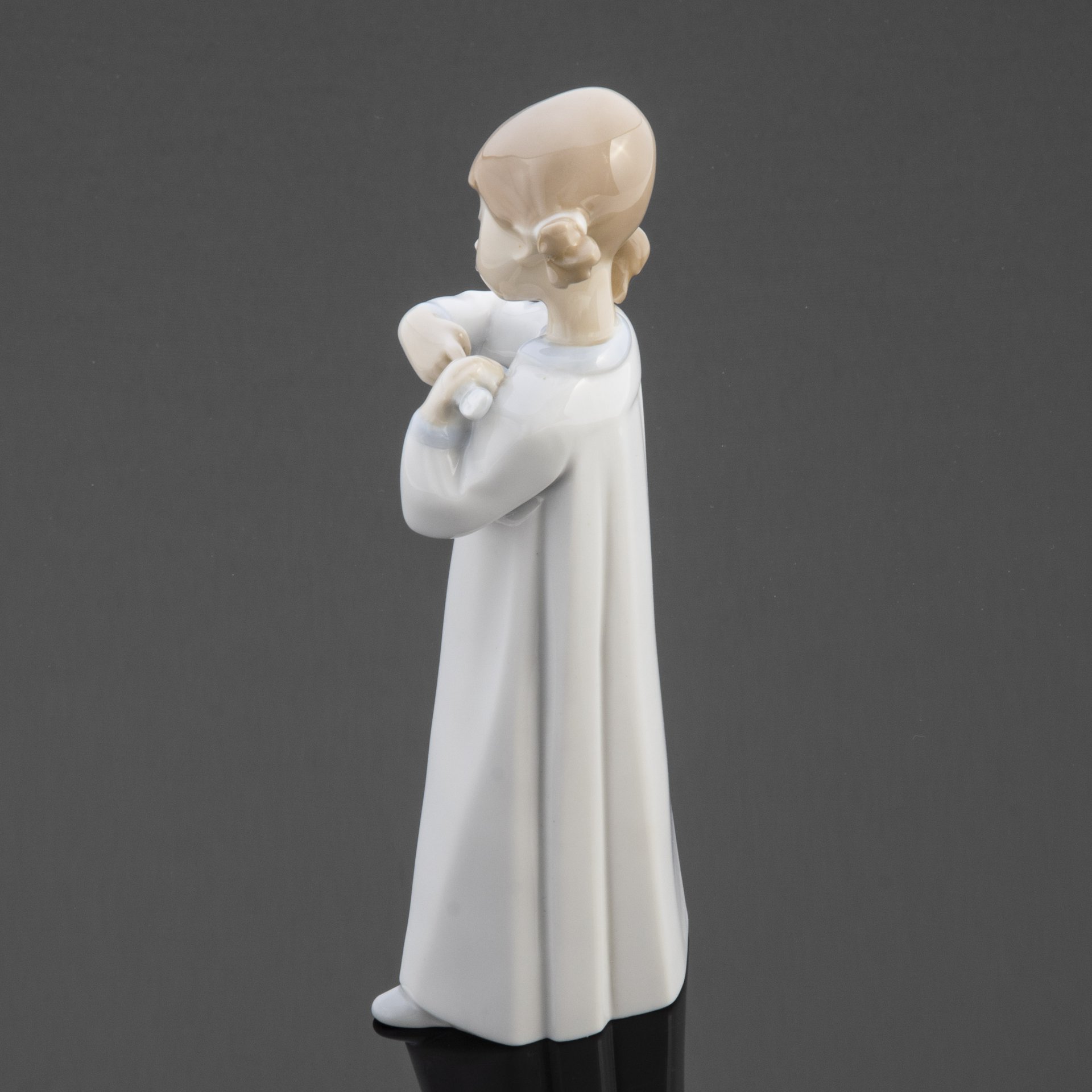 Статуэтка "Девочка с гитарой", скульптор Фульхенсио Гарсия, Lladro