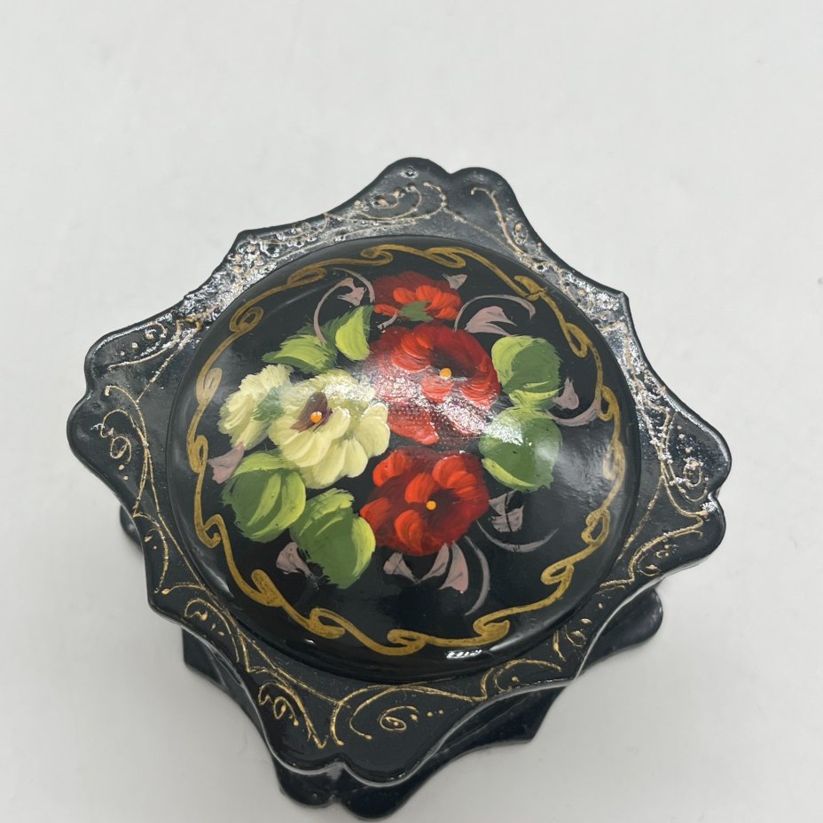 Шкатулка миниатюрная с расписным цветочным декором