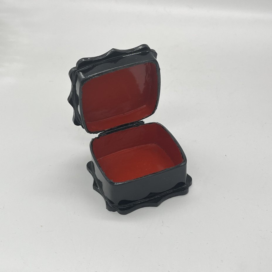 Шкатулка миниатюрная с расписным цветочным декором