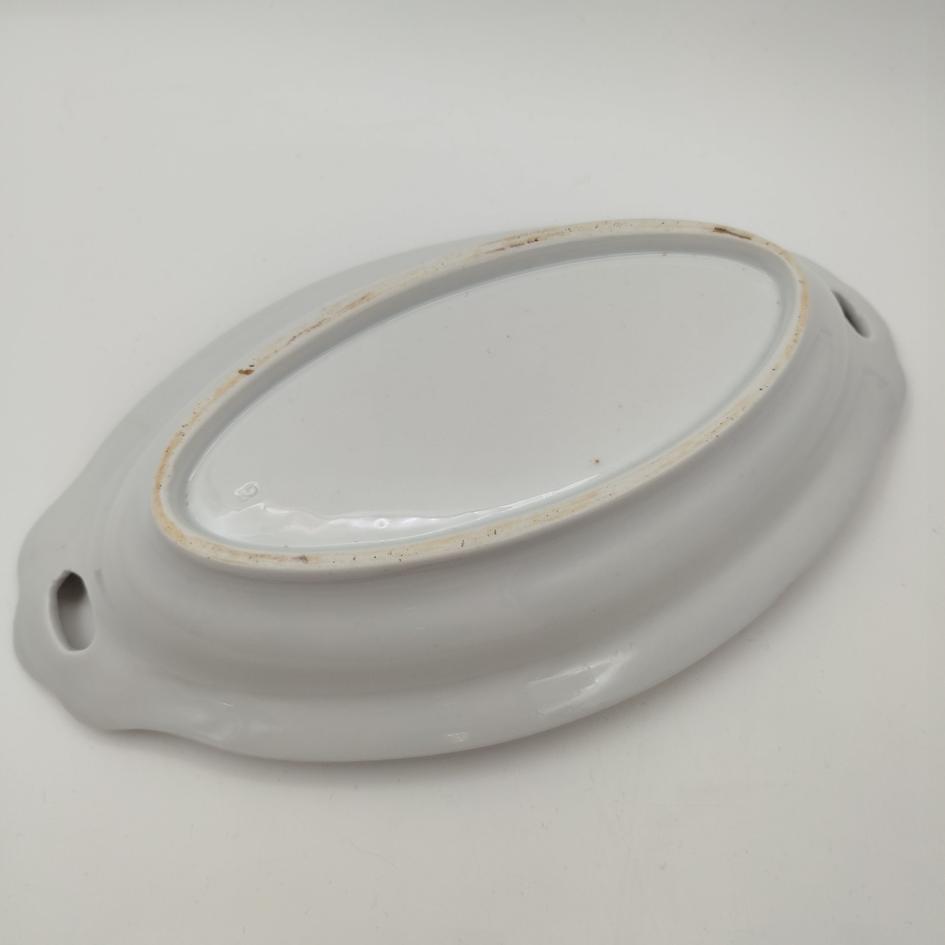 Блюдо сервировочное овальной формы с фигурными ручками и цветочным декором, фарфор, деколь, золочение, Российская империя, 1890-1915 гг.