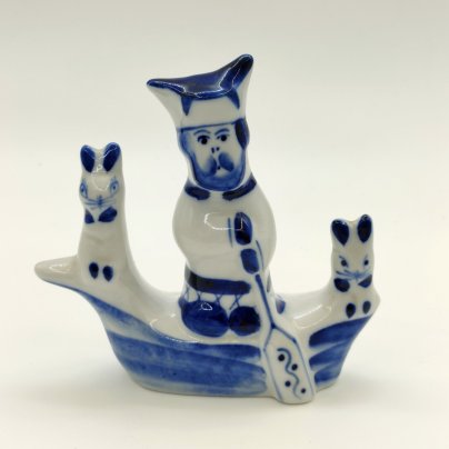 Статуэтка "Дед Мазай и зайцы", авт. Г. В. Денисов, Гжель, фарфор, роспись, Россия, 1990-2015 гг.