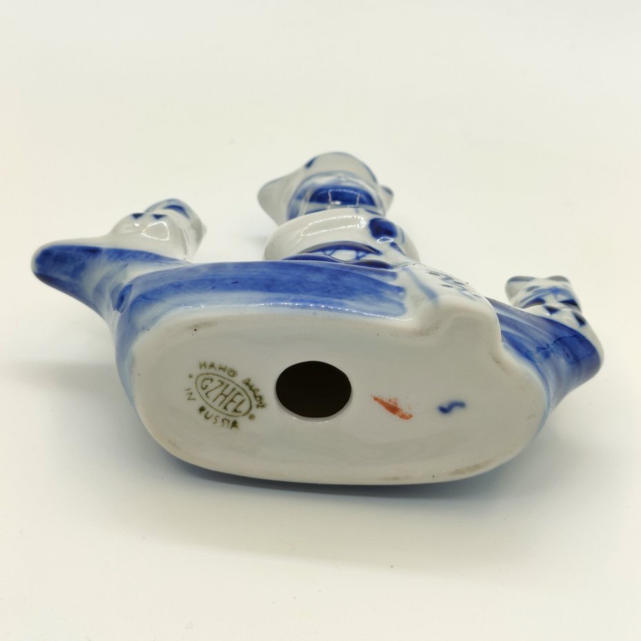 Статуэтка "Дед Мазай и зайцы", авт. Г. В. Денисов, Гжель