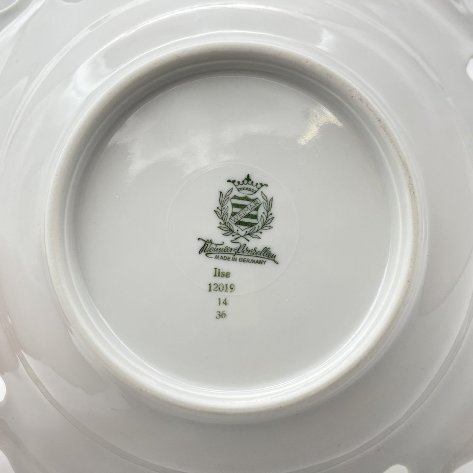 Тарелка сервировочная, украшенная цветочным декором, фарфор, золочение, Weimar Porzellan (Веймарский фарфор), ГДР, 1950-1980 гг.