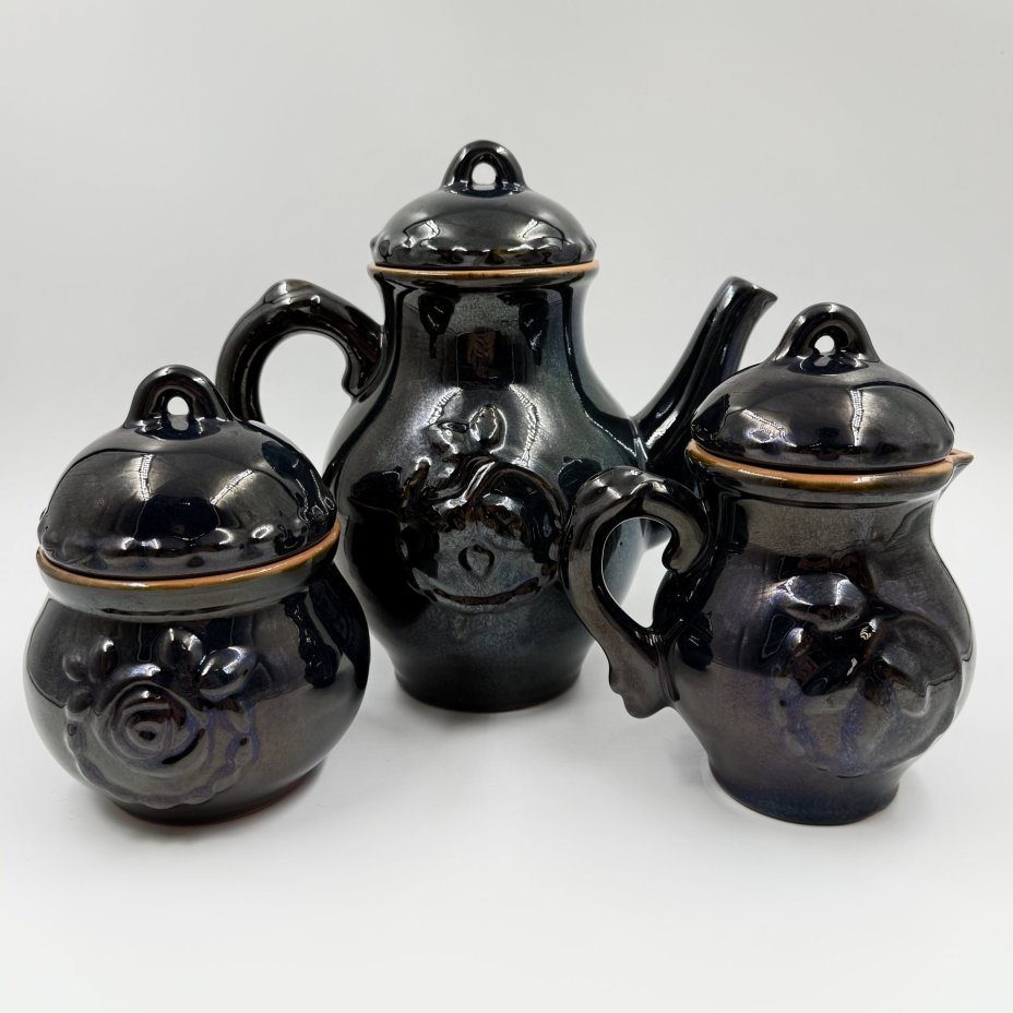 Чайный набор с рельефным декором (сахарница, молочник, чайник), керамика, рельеф, поливы