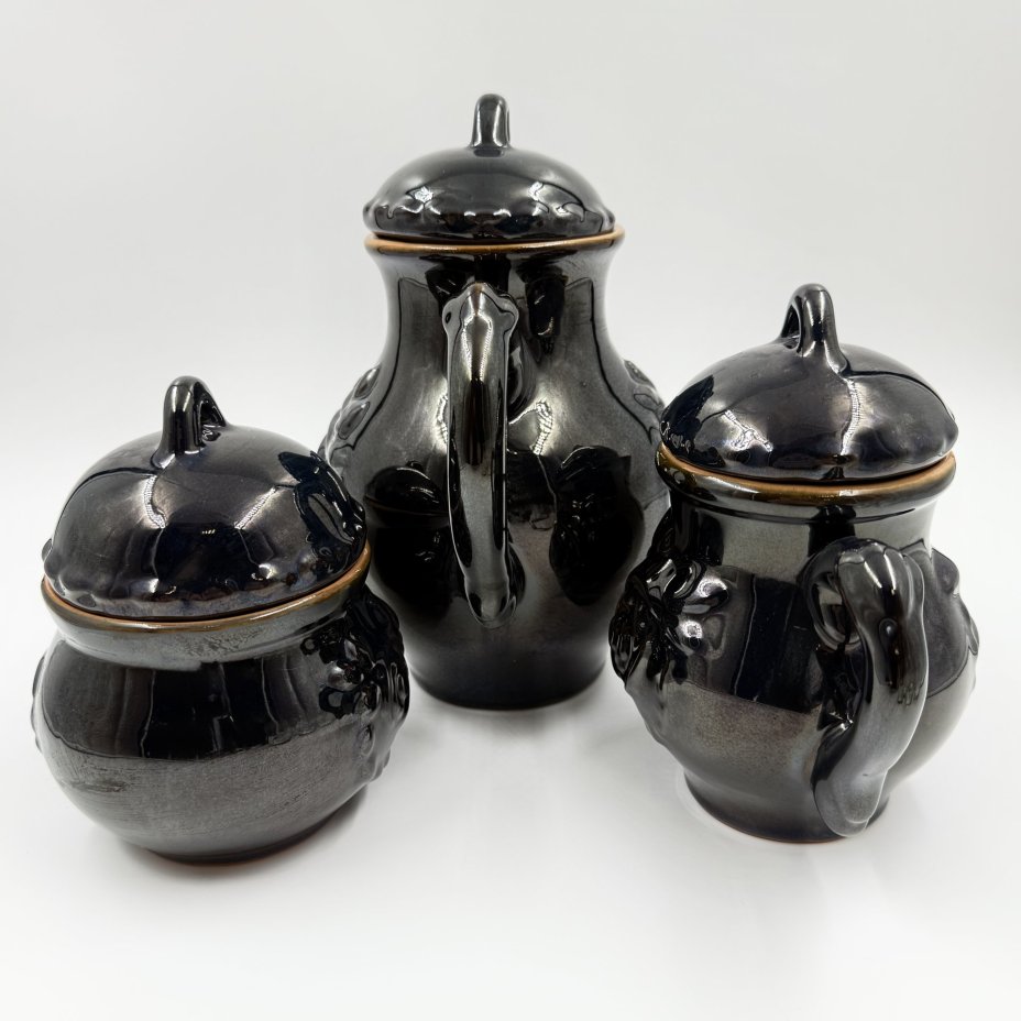 Чайный набор с рельефным декором (сахарница, молочник, чайник), керамика, рельеф, поливы