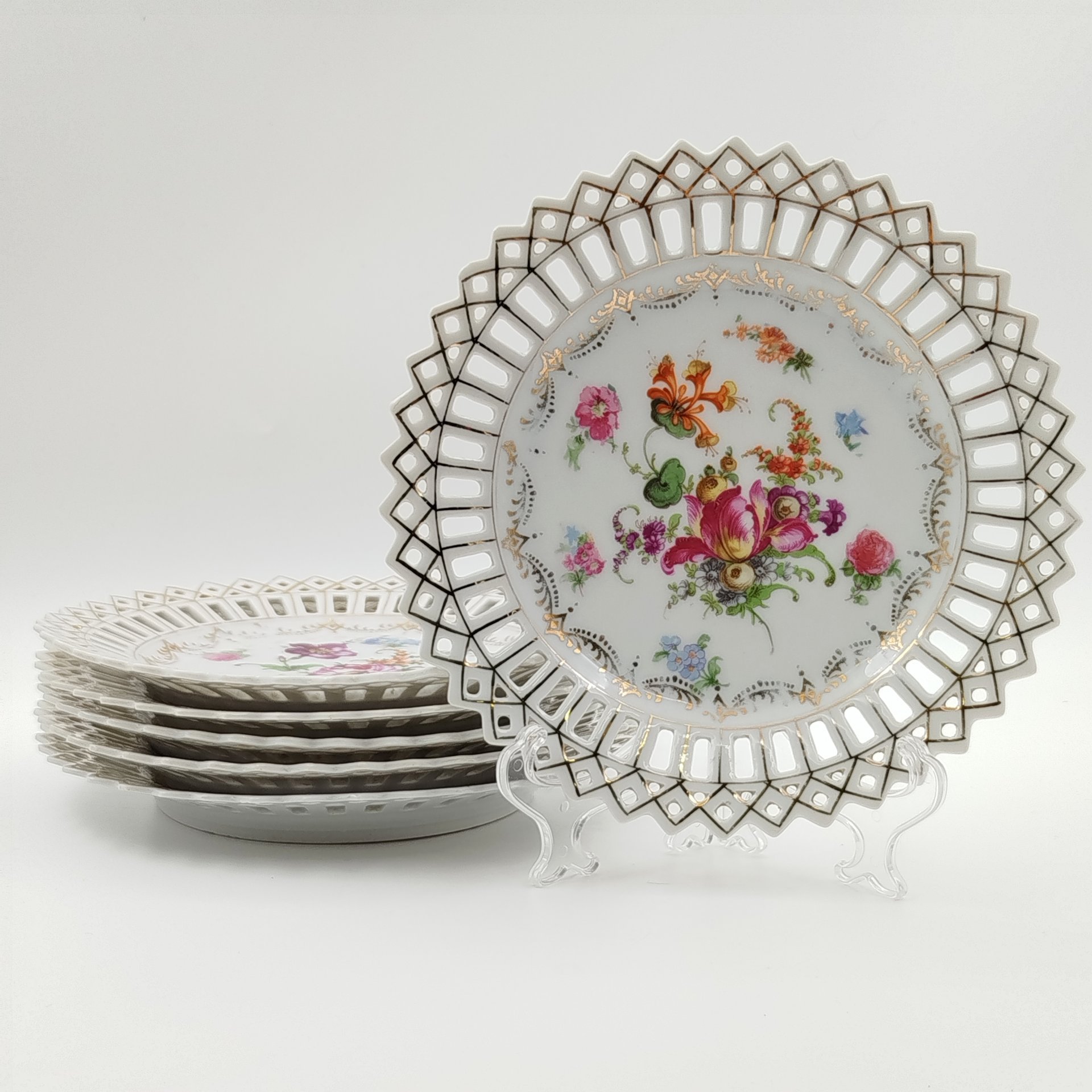 Набор из 6 тарелок с прорезным бортом и цветочным декором, фарфор, деколь, Carl Schumann, Arzberg, Bavaria, Германская империя, 1900-1918 гг.