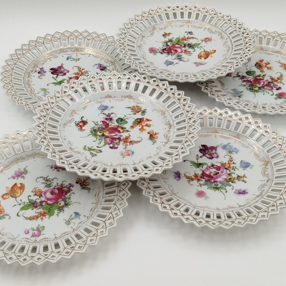 Набор из 6 тарелок с прорезным бортом и цветочным декором, фарфор, деколь, Carl Schumann, Arzberg, Bavaria, Германская империя, 1900-1918 гг.