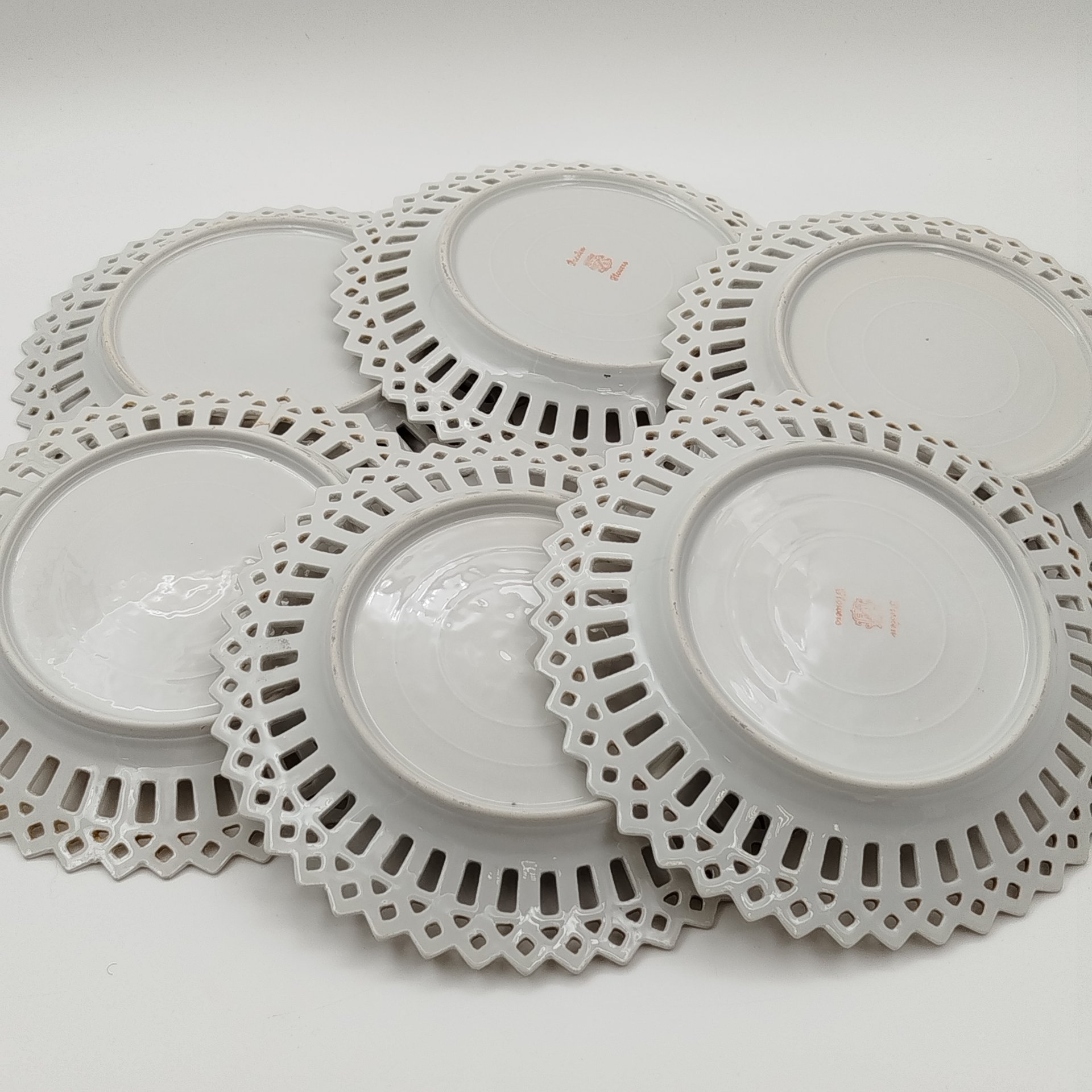 Набор из 6 тарелок с прорезным бортом и цветочным декором, фарфор, деколь, Carl Schumann, Arzberg, Bavaria, Германская империя, 1900-1918 гг.