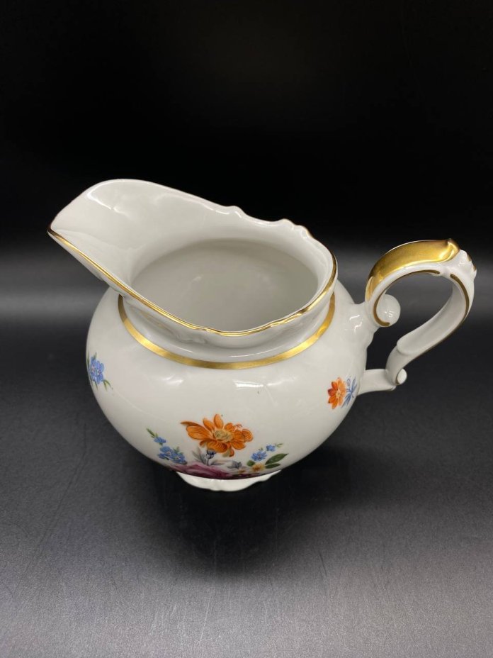 Молочник, украшенный цветочным декором с фигурной ручкой, Kahla