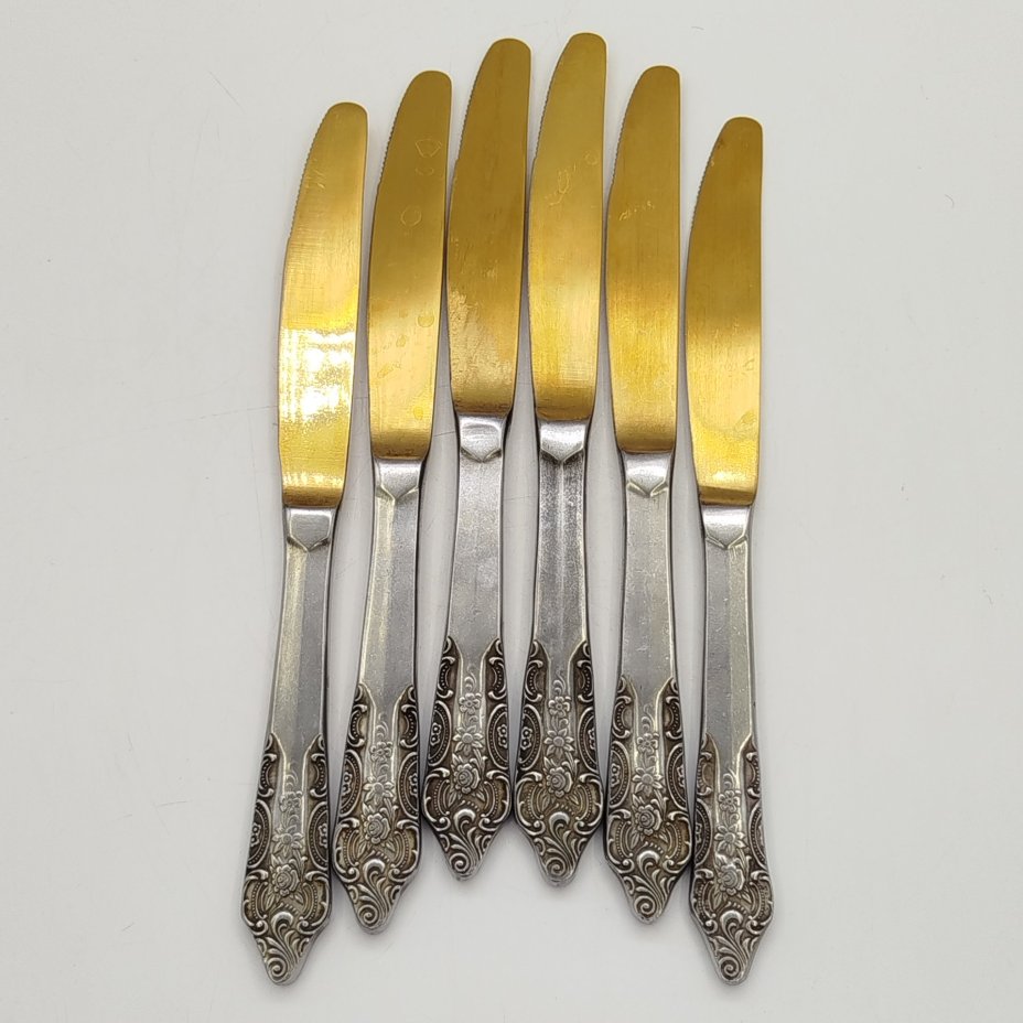 Набор из 6-ти столовых ножей, украшенных растительным декором, нержавеющая сталь, золочение, Павловский завод художественных металлоизделий им. С.М. Кирова, СССР