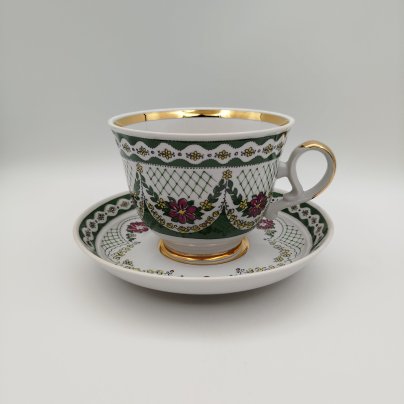Чайная пара (большая), украшенная узорами и цветочным декором, фарфор, деколь с подрисовкой, золочение, Тернопольский фарфоровый завод, Тернопольский фарфоровый завод