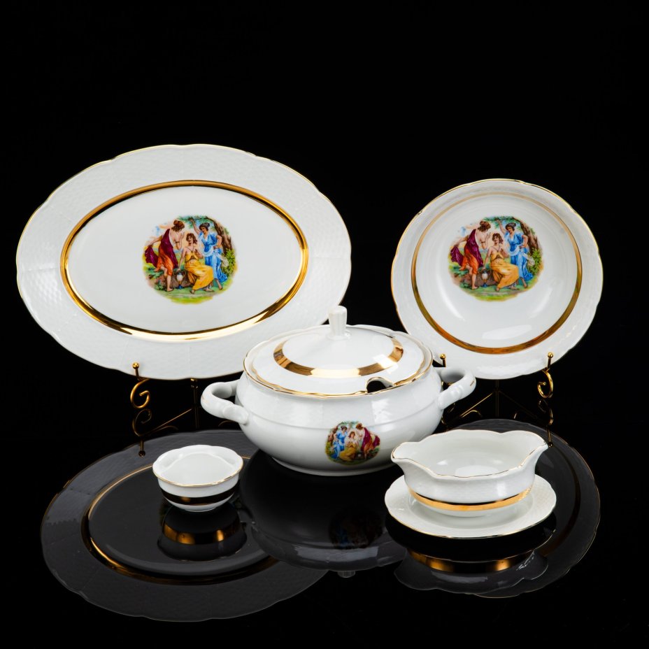 Сервиз чайно-столовый "Мадонна" на 5 персон (35 предметов), фарфор, деколь, золочение, Чехословакия, 1960-1990 гг.