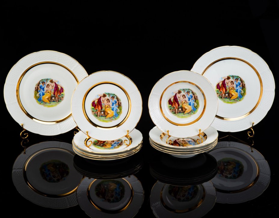 Сервиз чайно-столовый "Мадонна" на 5 персон (35 предметов), фарфор, деколь, золочение, Чехословакия, 1960-1990 гг.