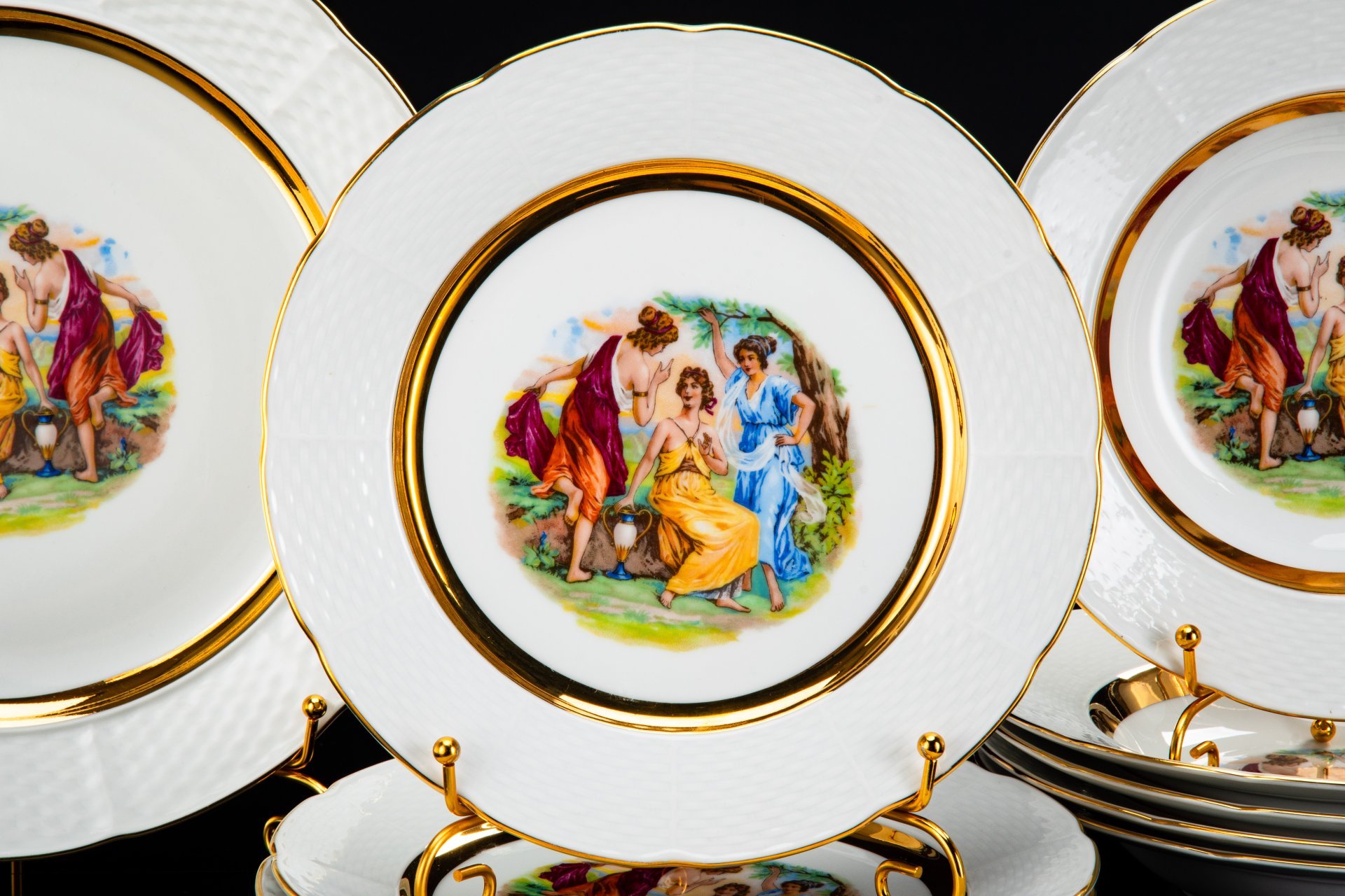 Сервиз чайно-столовый "Мадонна" на 5 персон (35 предметов), фарфор, деколь, золочение, Чехословакия, 1960-1990 гг.